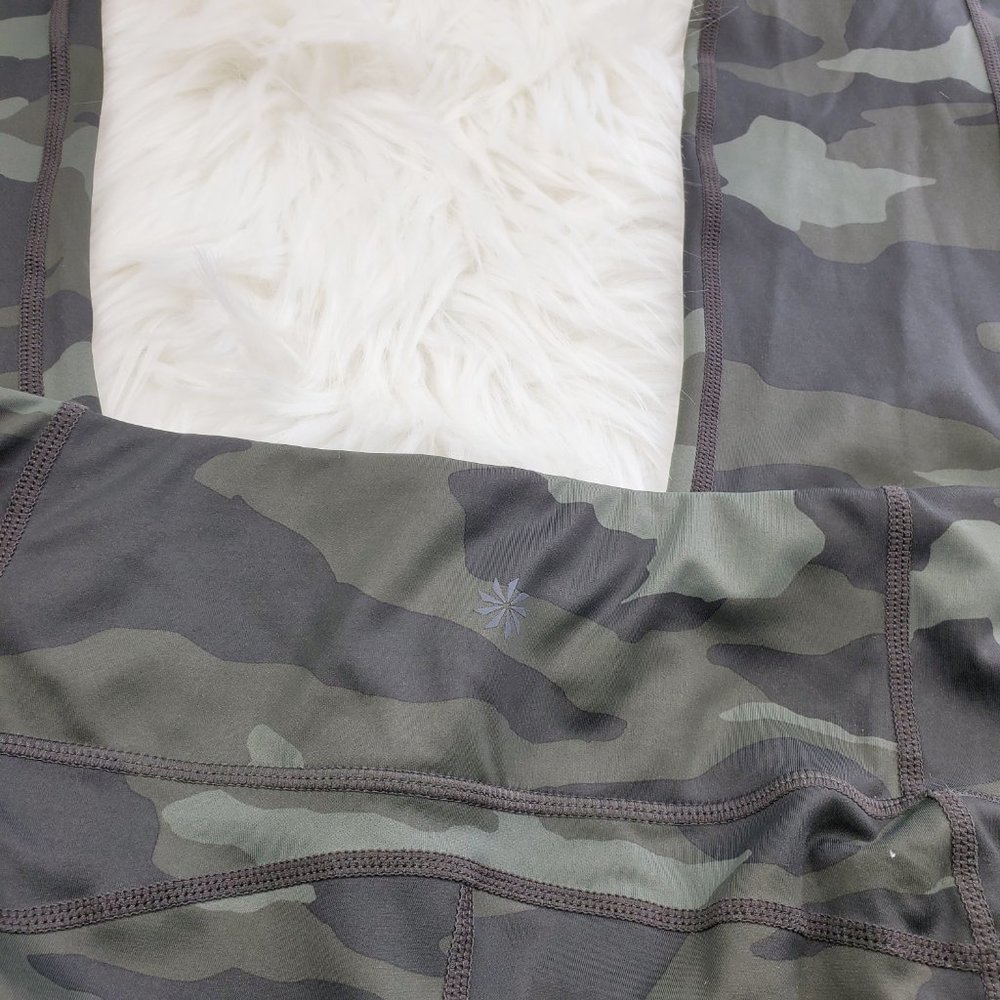 NWOT Athleta Green Camo Contender Leggings - Picture 4 of 5